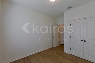 201 Salvat Dr in Lafayette, LA - Foto de edificio - Building Photo