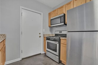 6211 S Woodlawn Ave, Unit Unit B - Room 4 in Chicago, IL - Foto de edificio - Building Photo