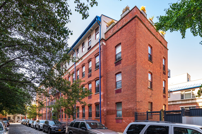 60 Tiffany Pl in Brooklyn, NY - Building Photo - Building Photo