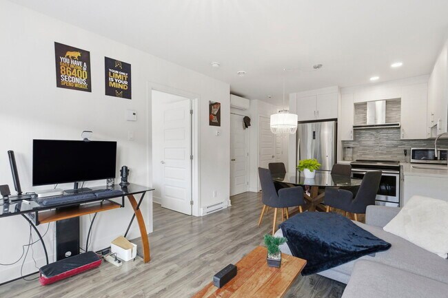 2560 Bossuet Rue in Montréal, QC - Building Photo - Building Photo