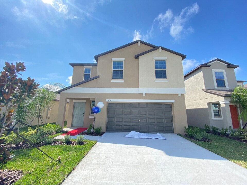12012 MIracle Mile Dr in Riverview, FL - Building Photo
