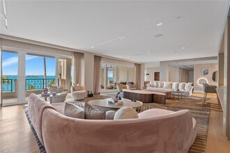 5242 Fisher Island Dr, Unit 5242 in Miami Beach, FL - Foto de edificio - Building Photo