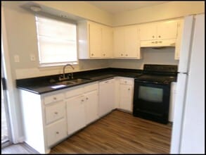 1805 Sanford Dr in Little Rock, AR - Foto de edificio - Building Photo