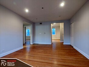 5029 N Harding Ave, Unit #5027-3E in Chicago, IL - Foto de edificio - Building Photo