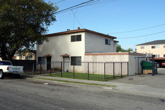 10225 Yukon Ave in Inglewood, CA - Building Photo - Building Photo