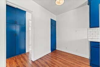 7733 Laurel Canyon Blvd in Los Angeles, CA - Building Photo - Building Photo