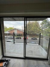 24 Whites Ave, Unit 68 in Watertown, MA - Foto de edificio - Building Photo