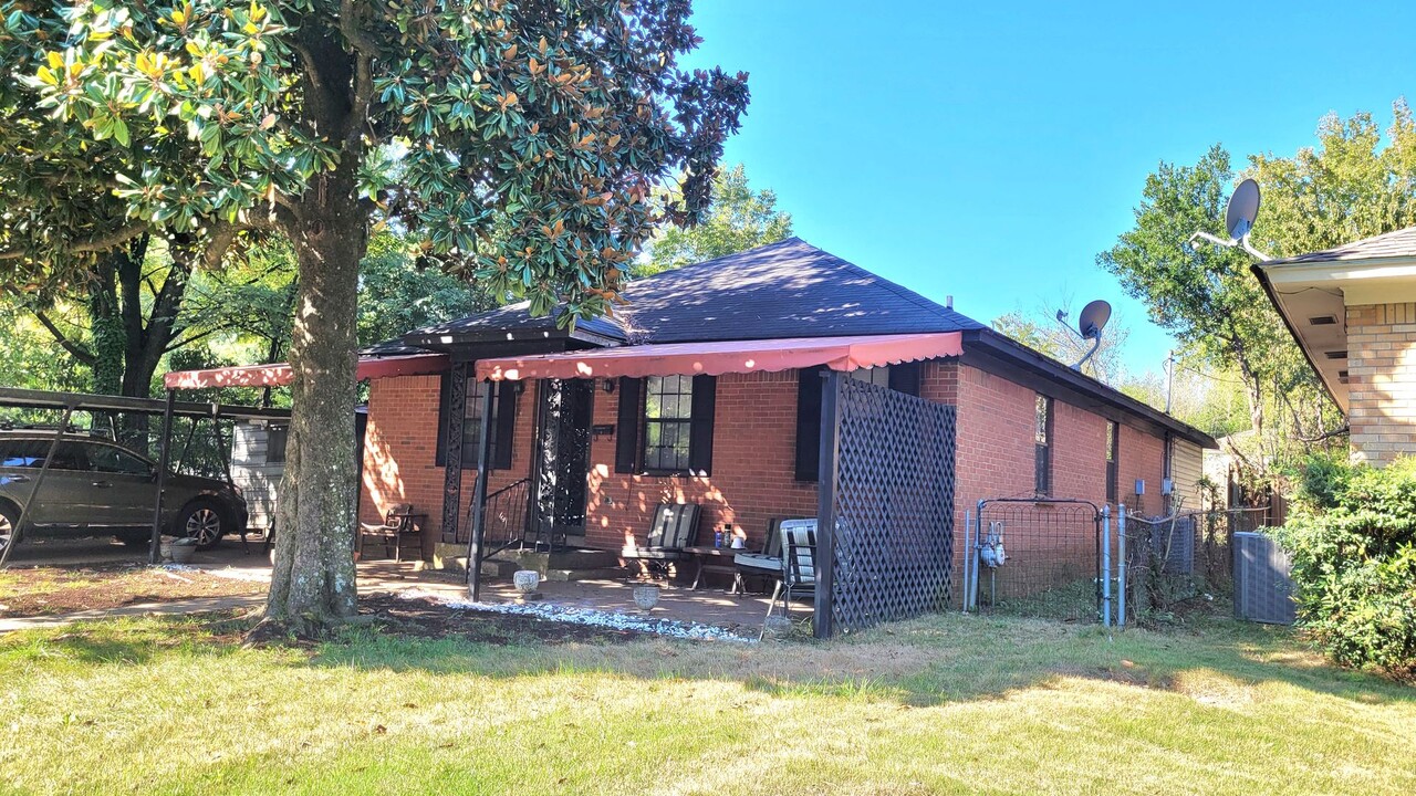 585 Freeman St in Memphis, TN - Building Photo