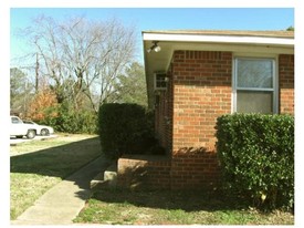 2818 Hood Rd SW in Huntsville, AL - Foto de edificio - Building Photo