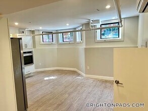 2 Ayr Rd, Unit C in Boston, MA - Building Photo - Building Photo