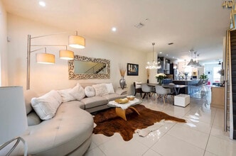10260 NW 63rd Ter in Doral, FL - Building Photo - Building Photo