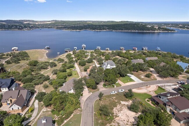 504 Lakeshore Cir in Lago Vista, TX - Building Photo - Building Photo