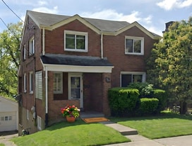 560 Wylie Ave in Clairton, PA - Building Photo