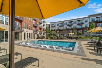 Hawthorne at Friendly in Greensboro, NC - Foto de edificio - Building Photo
