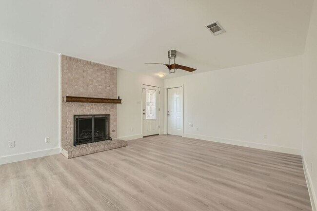 6478 Hart Ln in Austin, TX - Building Photo - Building Photo