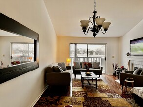 2697 S Embers Ln in Arlington Heights, IL - Building Photo - Building Photo