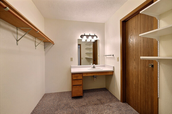 Prairiewood Meadows in Fargo, ND - Building Photo - Building Photo