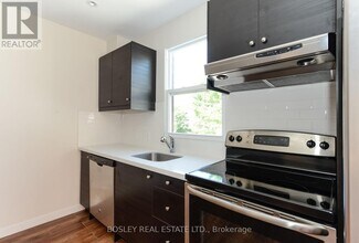 228 Jones Ave in Toronto, ON - Building Photo - Building Photo