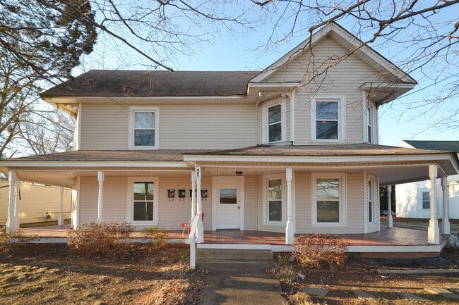 property at 405 N Main St