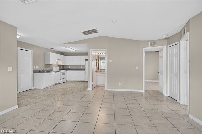 848 Holmes Ave in Lehigh Acres, FL - Building Photo - Building Photo