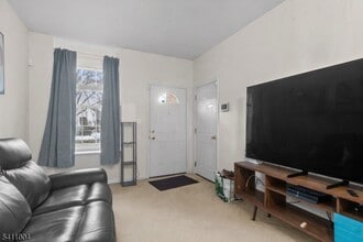 137 Stratford Dr in Nutley, NJ - Building Photo - Building Photo