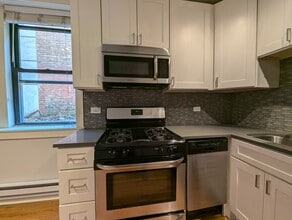 2424 N Kedzie Blvd, Unit 2420-303 in Chicago, IL - Foto de edificio - Building Photo