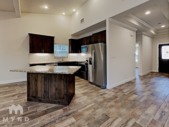 21503 Pershing Ave in Lago Vista, TX - Building Photo - Building Photo