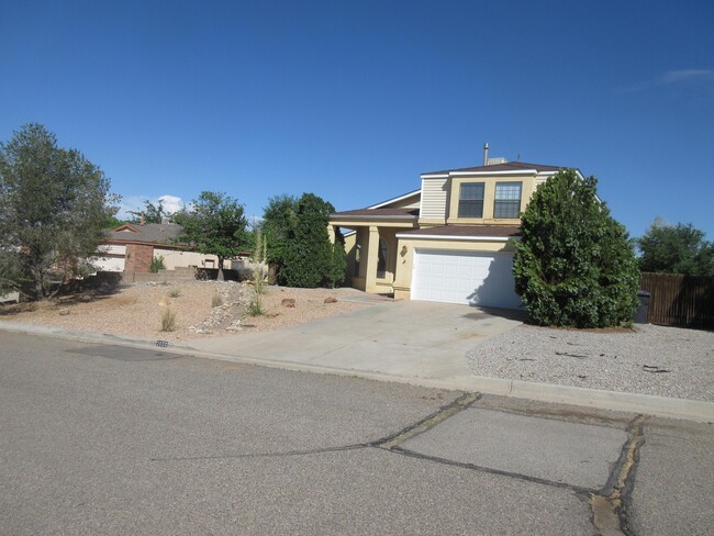 2059 Columbia Ct NE in Rio Rancho, NM - Building Photo - Building Photo