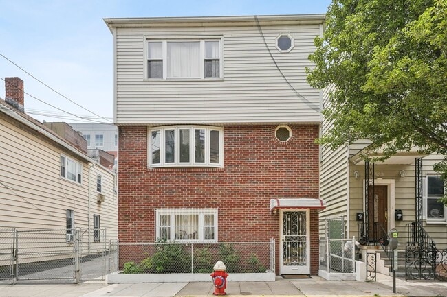 property at 529 38th St