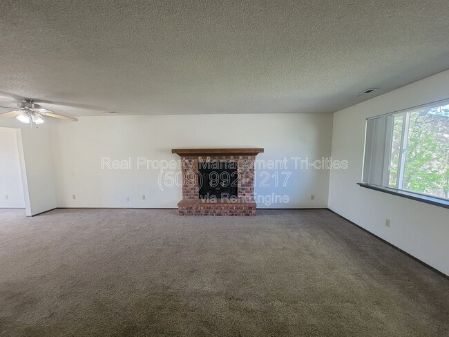 8831 W Entiat Ave in Kennewick, WA - Building Photo - Building Photo