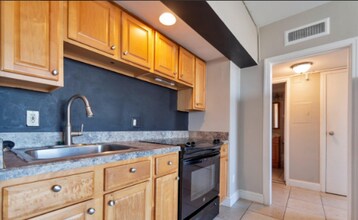 311 W Ashley St in Jacksonville, FL - Foto de edificio - Building Photo