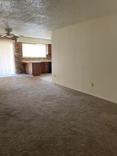 502 E La Paloma Ln in Roswell, NM - Building Photo - Building Photo
