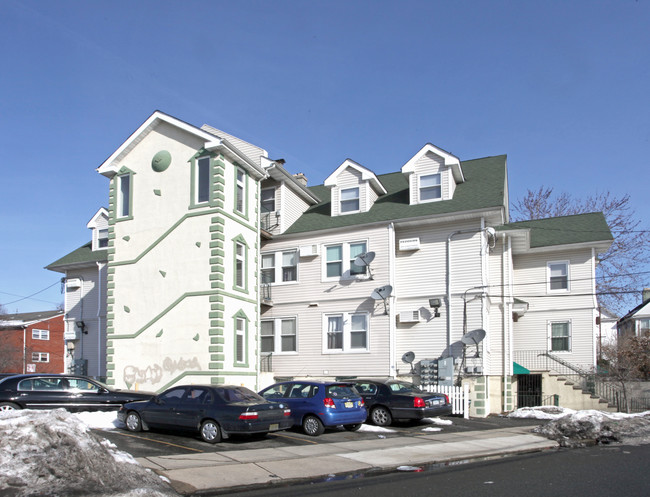 641 Van Buren Ave in Elizabeth, NJ - Building Photo - Building Photo