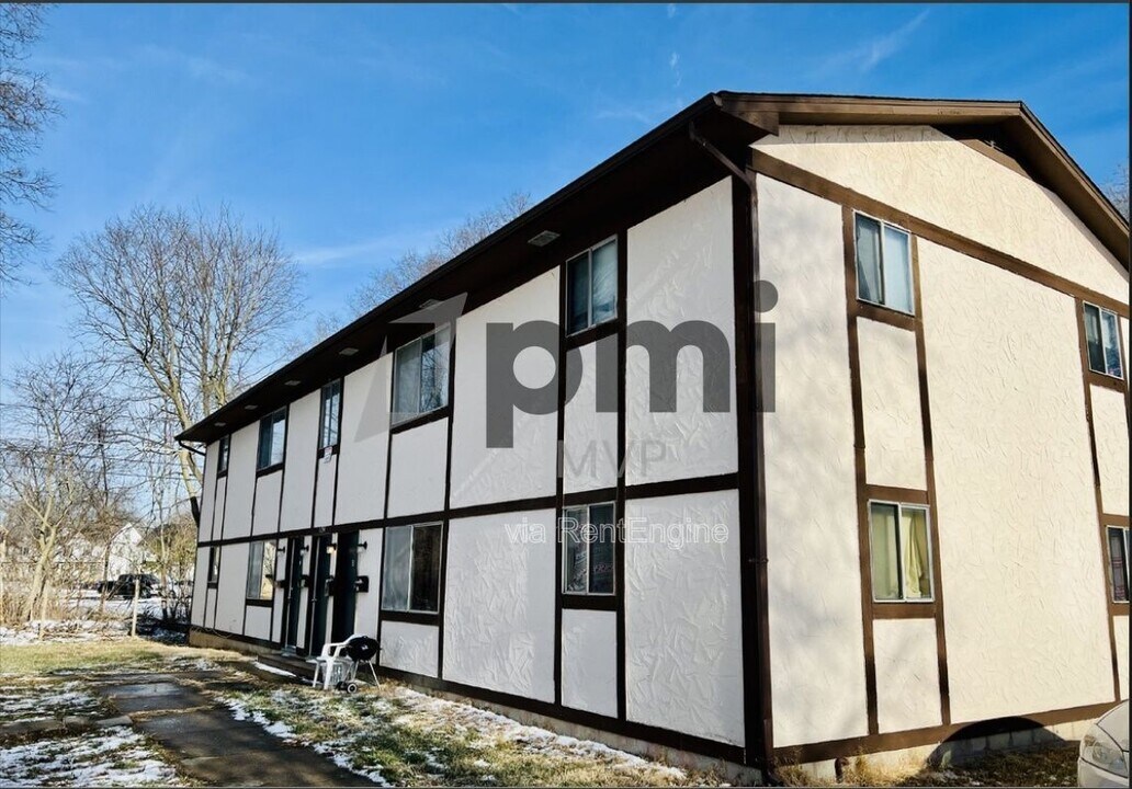 828 Whitethorne Ave in Columbus, OH - Building Photo