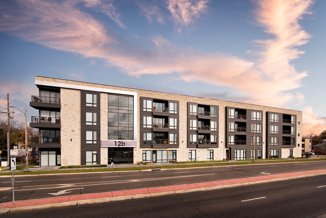 12b Lofts & Avenue M in Manhattan, KS - Foto de edificio