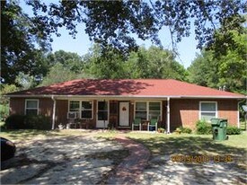 7611 Columbus Rd in Lizella, GA - Building Photo