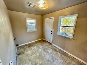 428 W 8th St in Ada, OK - Building Photo - Building Photo