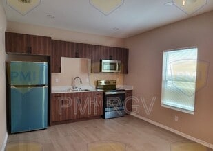 3009 W Kenwood St in Edinburg, TX - Building Photo - Building Photo