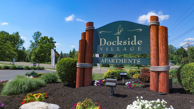 Dockside Village in East Amherst, NY - Foto de edificio - Building Photo