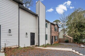1342 N Hampton Rd in Alpharetta, GA - Building Photo - Building Photo