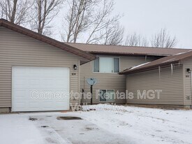 804 11th St NW in Valley City, ND - Building Photo