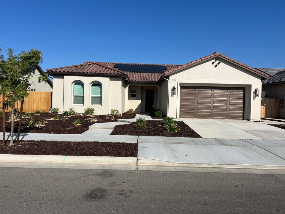 3062 19th Ave in Kingsburg, CA - Building Photo