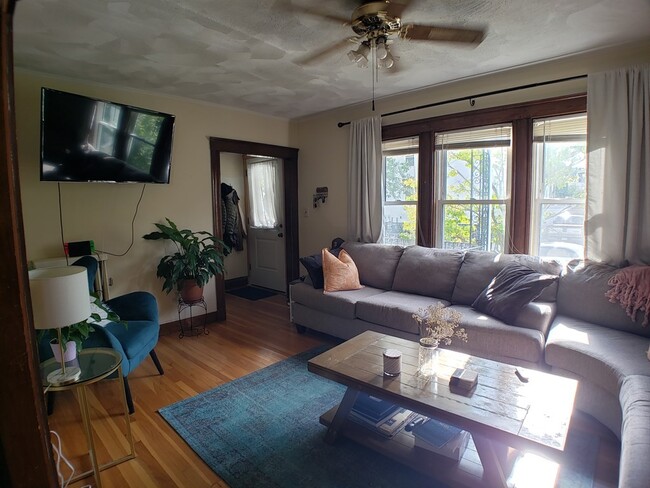 107 Pennsylvania Ave, Unit 1 in Somerville, MA - Building Photo - Building Photo