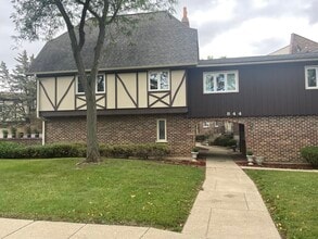 844 Village Quarter Rd in West Dundee, IL - Building Photo - Building Photo