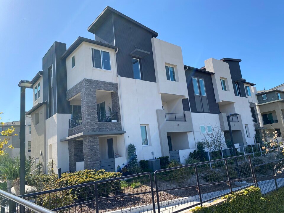 2376 Element Way, Unit 2 in Chula Vista, CA - Building Photo