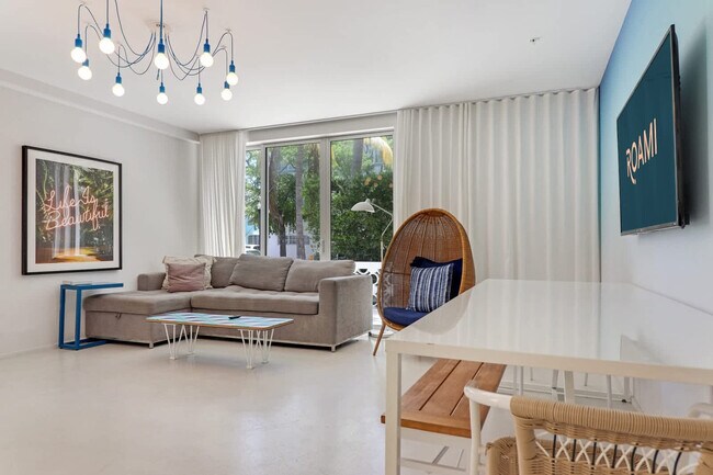 250 Collins Ave
