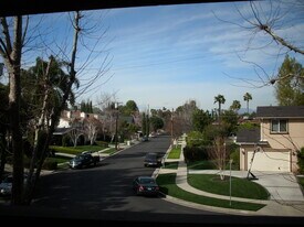 16022 Moorpark St, Unit 203 in Encino, CA - Building Photo