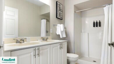 3695 Island Club Dr, Unit 3590-07 in North Port, FL - Foto de edificio - Building Photo