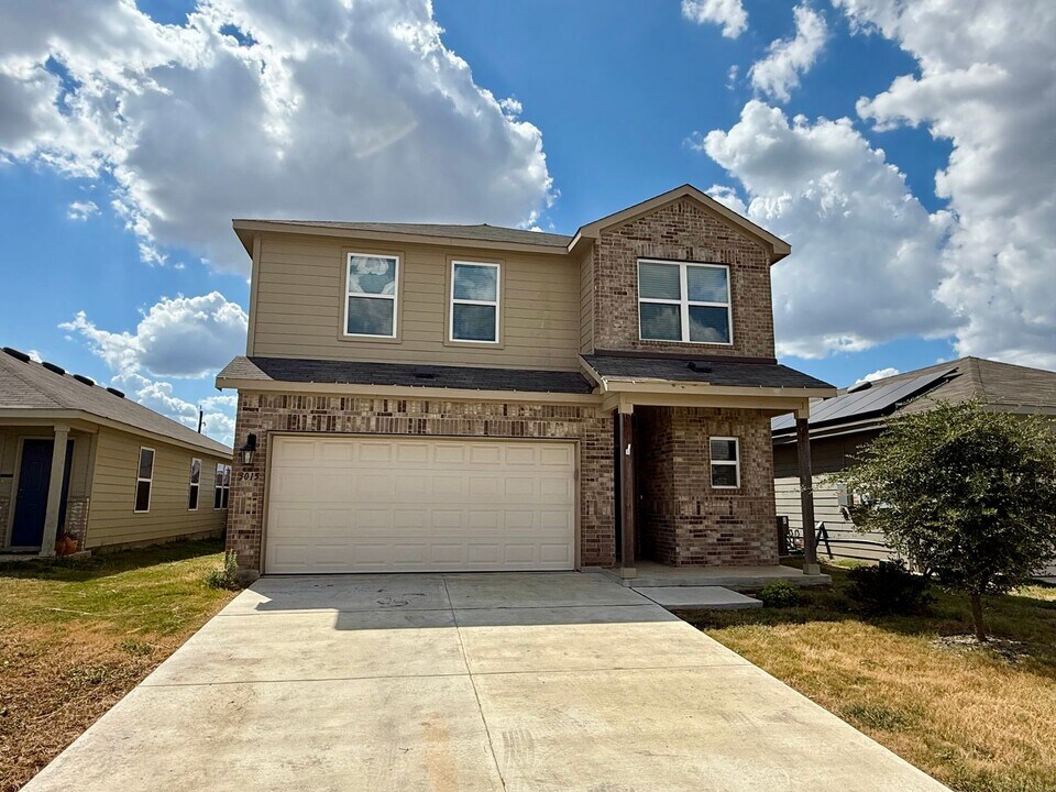 3015 Laguna Clfs in Converse, TX - Building Photo