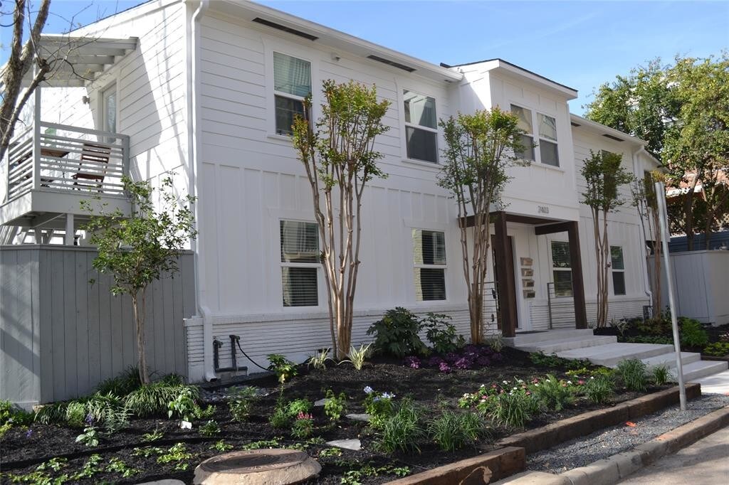 2403 Branard St in Houston, TX - Building Photo